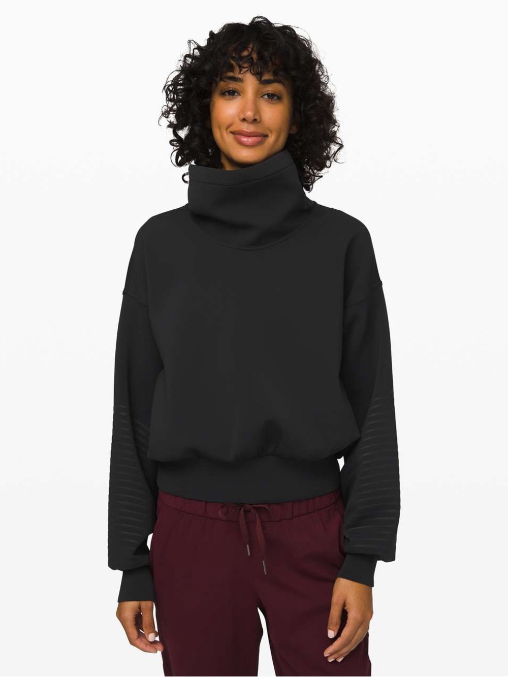 $128 Rare Lululemon Full Flourish Pullover
Black